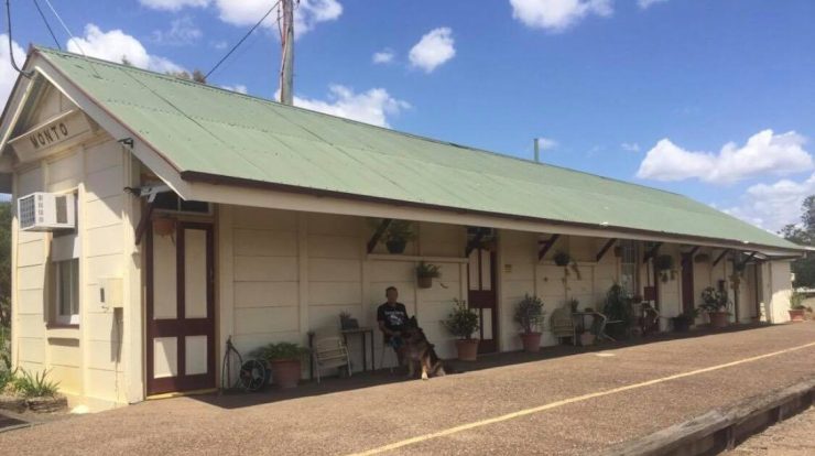 Old Monto Railway Station, long rectangular cream weatherboard building with green roof
